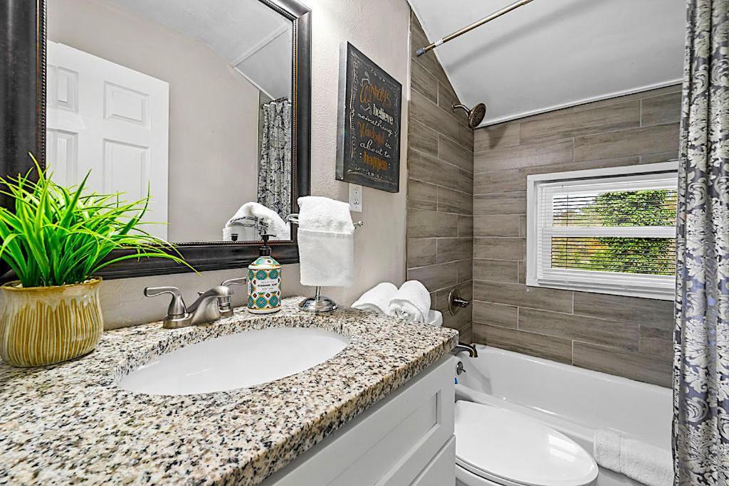 Goodkarma Rentals Refreshed Smyrna Home Near Battery Atl Half Mile To Interstate Atlanta Extérieur photo
